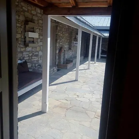 Linouria بيت ضيافة Nimfaíon