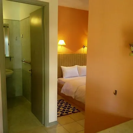 Linouria Guest house
