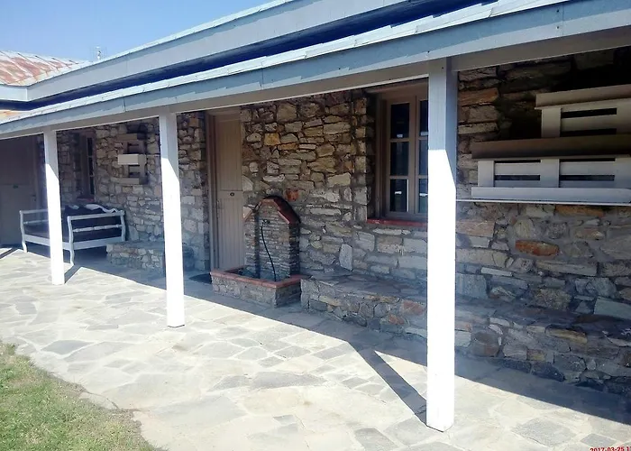 בית הארחה Linouria