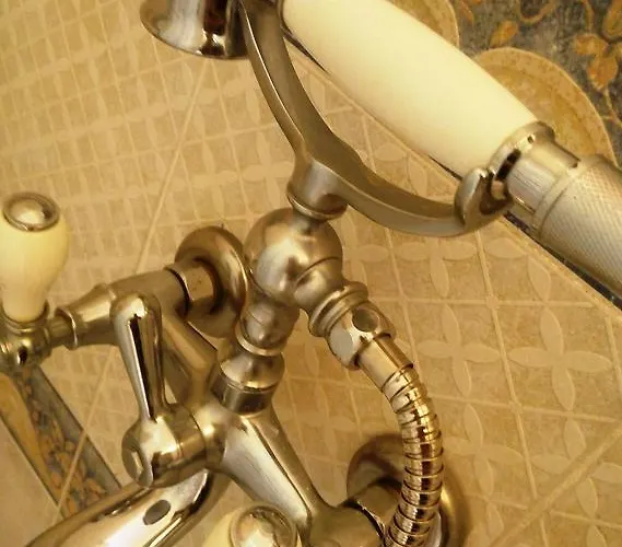 Linouria בית הארחה 3*