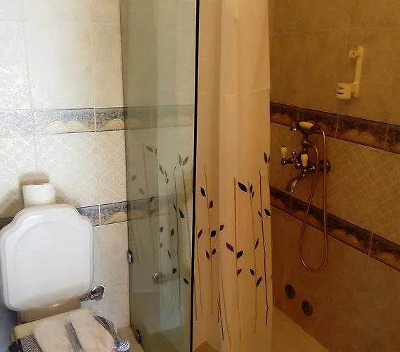 בית הארחה Linouria