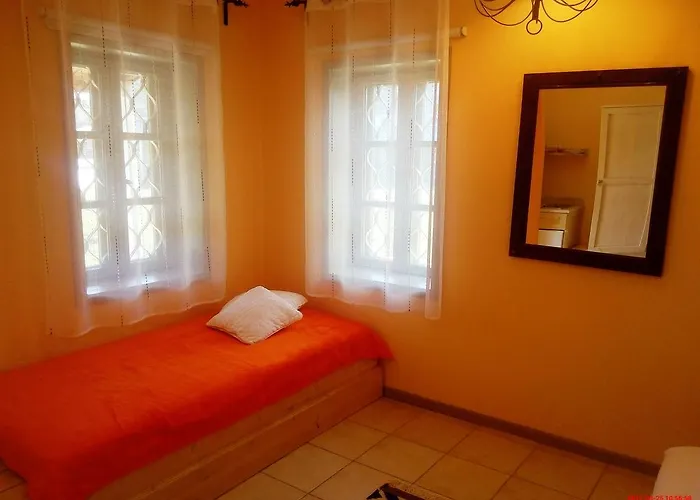 בית הארחה Linouria 3*