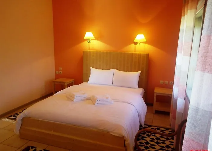 בית הארחה Linouria