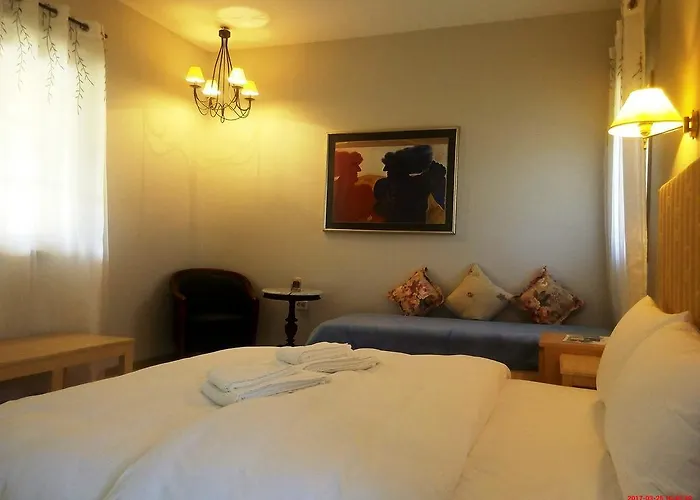 Linouria בית הארחה 3*